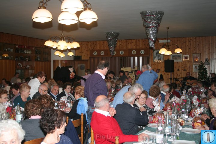 Pranzo Anziani 2011 (60).JPG